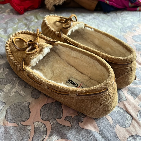 NWOT Minnetonka Moccasins - Picture 2 of 7